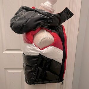 New kids winter/fall vest with hood. Size 5.